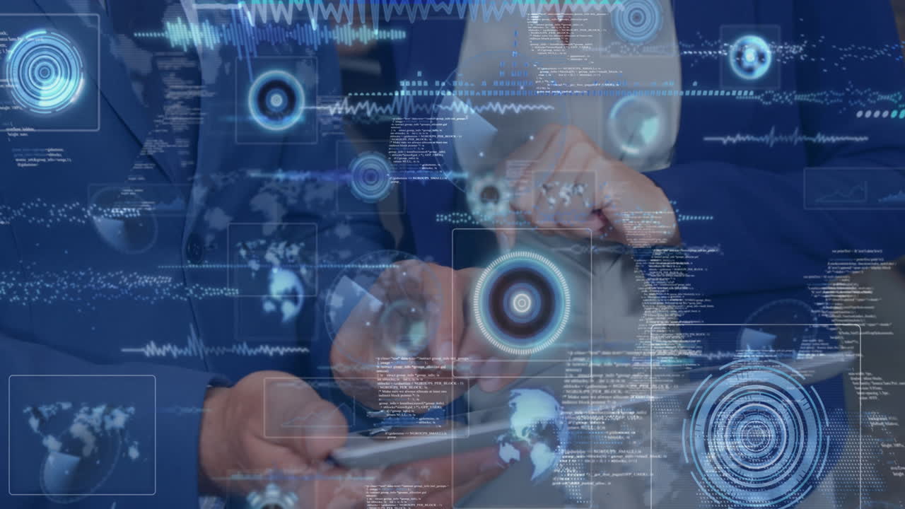 animación del procesamiento de datos con escaneo de alcance sobre diversos trabajadores que utilizan tableta en el almacén