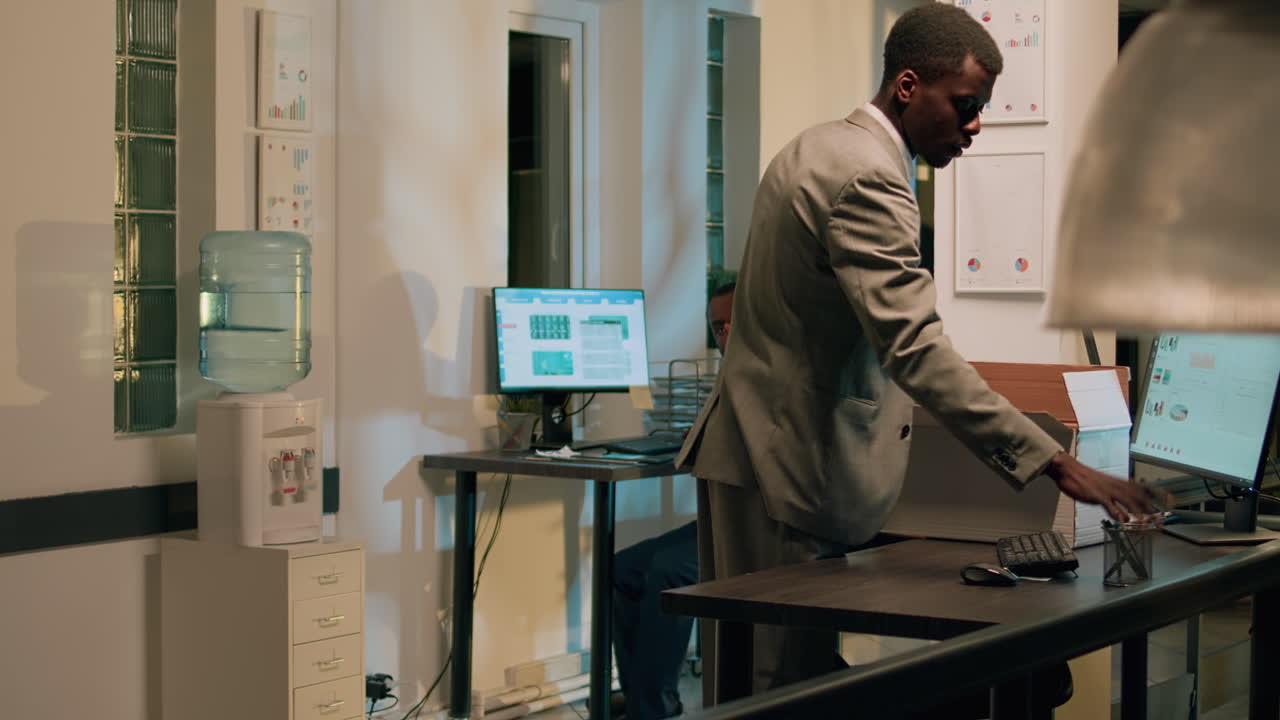 Hommes d'affaires au bureau
