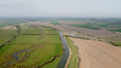 Toma-Aérea-De-Drones-Del-Río-Stour-En-Kent,-Inglaterra