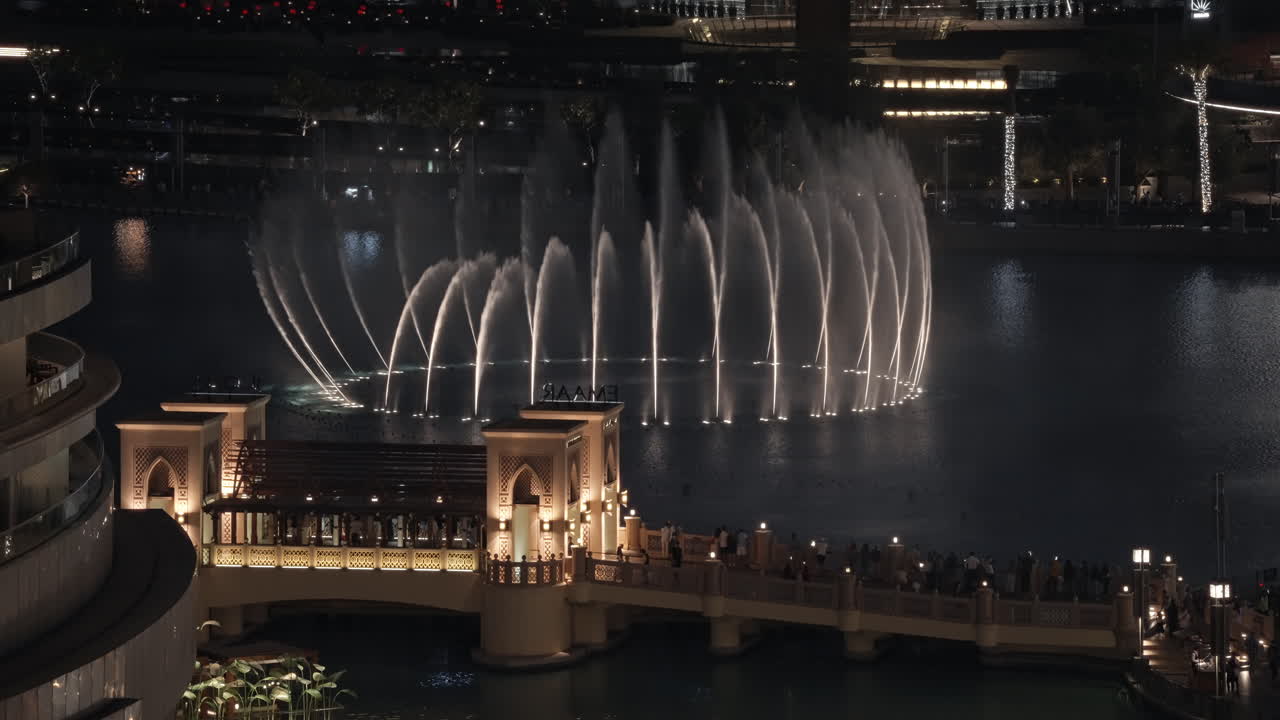 밤에 두바이 분수 쇼