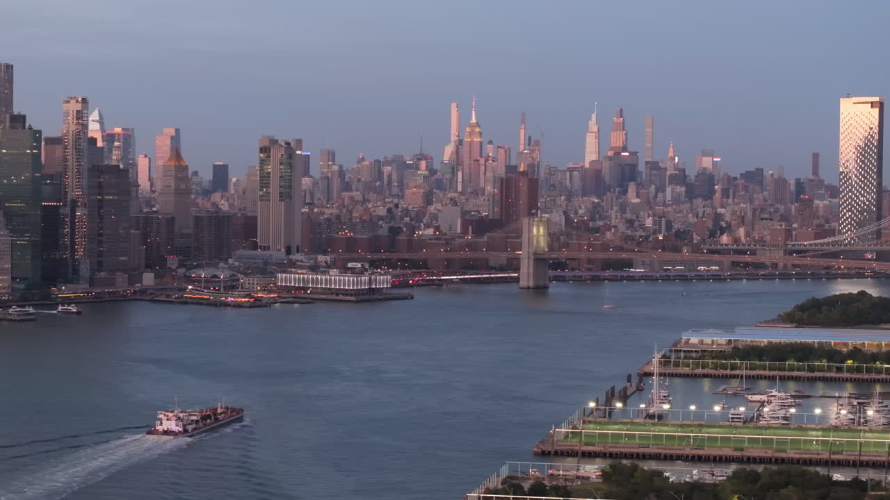 Stunning Sunset View of the Manhattan Skyline and Manhattan Bridge
