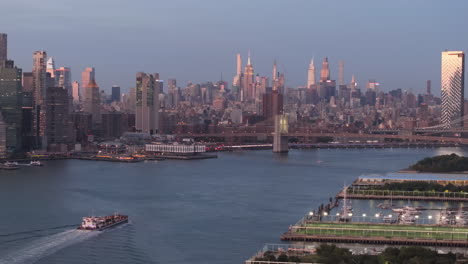 stunning sunset view of the manhattan skyline and manhattan bridge