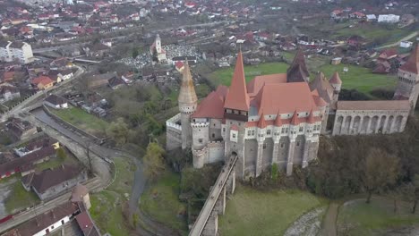 Aerial-View-Of-Castelul-Corvinilor,-Corvin-Castle-In-Hunedoara,-Romania