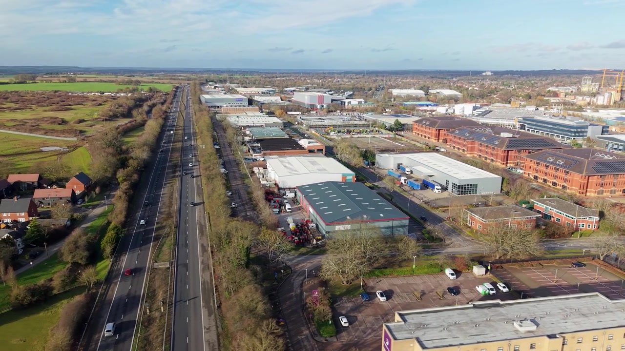 Luftfoto av kommersielle produksjonsanlegg og industriarkitektur i Stevenage