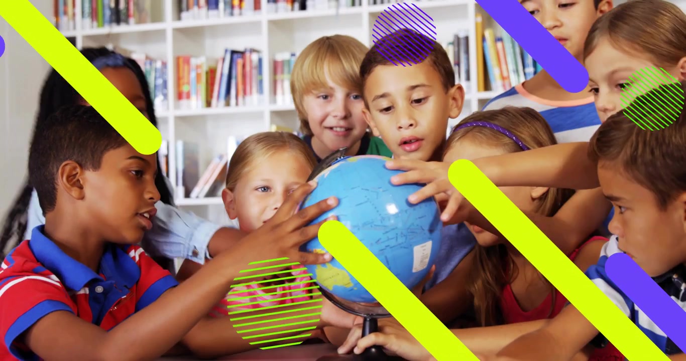 Bambini che si protendono verso un mappamondo blu in biblioteca, facendo girare il globo ed esplorando insieme i continenti.