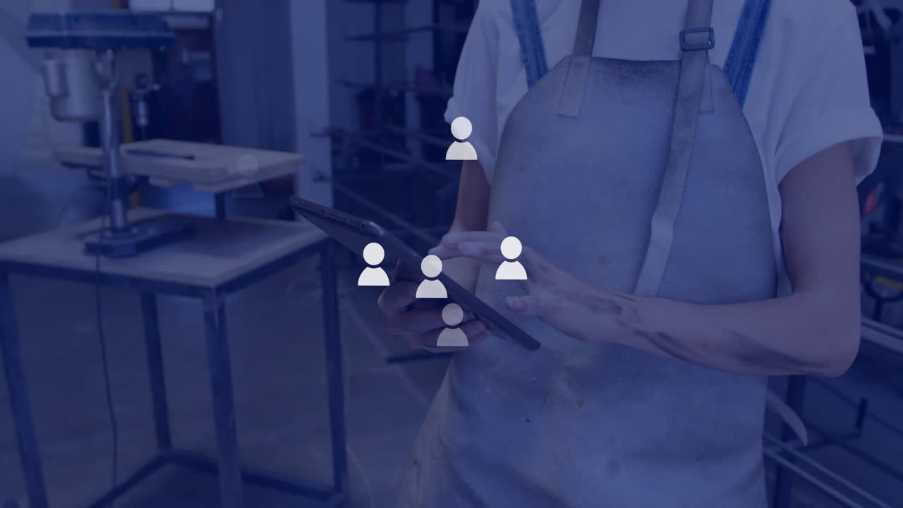 Animazione di rete di connessioni con icone su medico caucasico che usa un tablet.