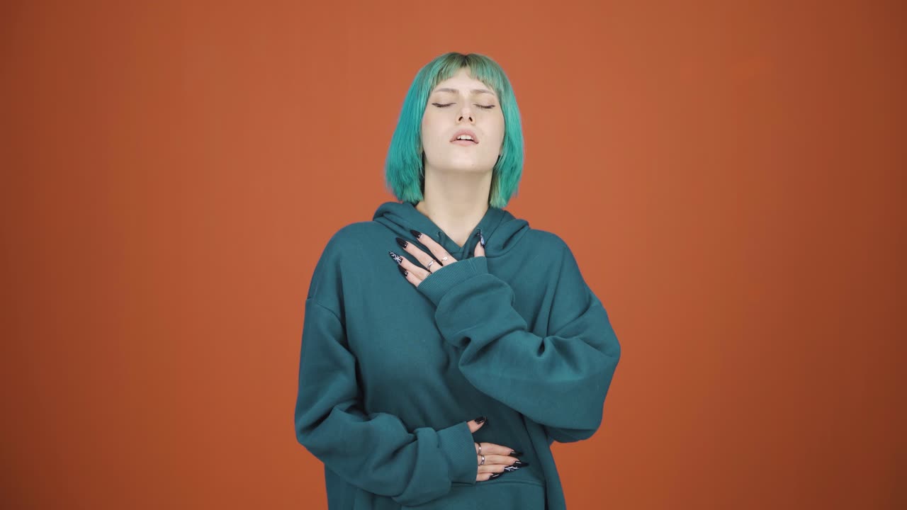 호흡곤란을  ⁇ 고 있는 젊은 여성