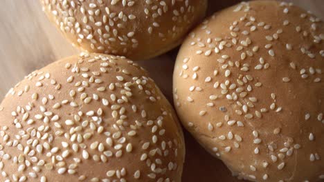 Brötchen-Mit-Sesamkörnern-Dreht-Sich