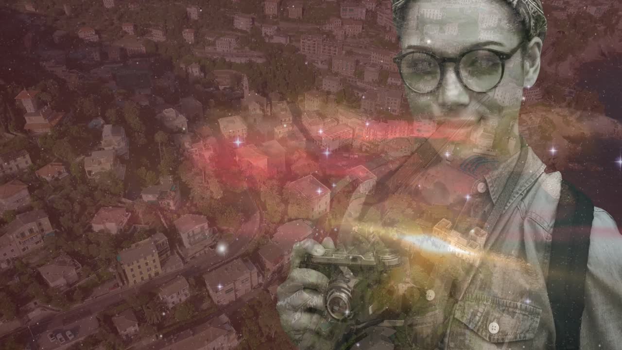 카메라를 들고 있는 여성의 초상화에 별이 있는 우주.