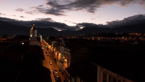 day to night timelapse shot de la ciudad colonial en cuenca, ecuador, 4k