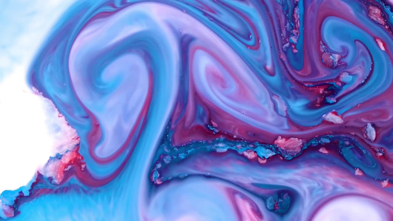 Mélange de peintures acryliques dans un liquide