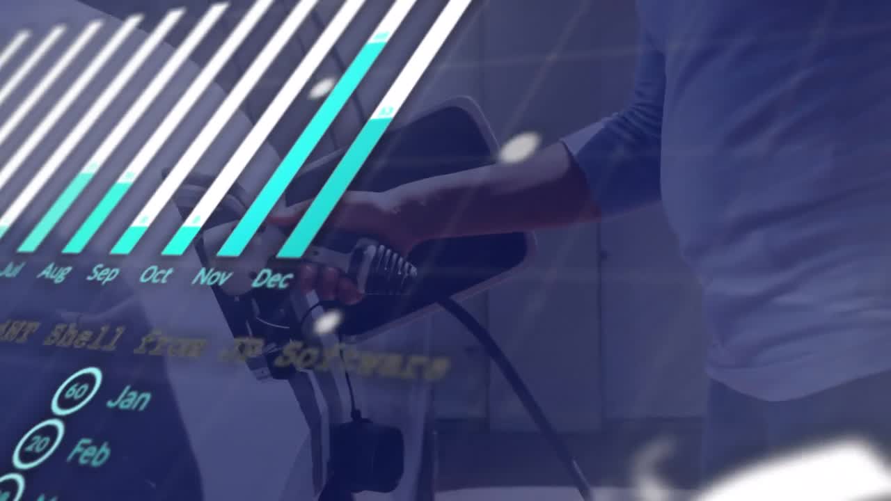 animación del procesamiento de datos sobre una mujer afroamericana cargando un coche eléctrico