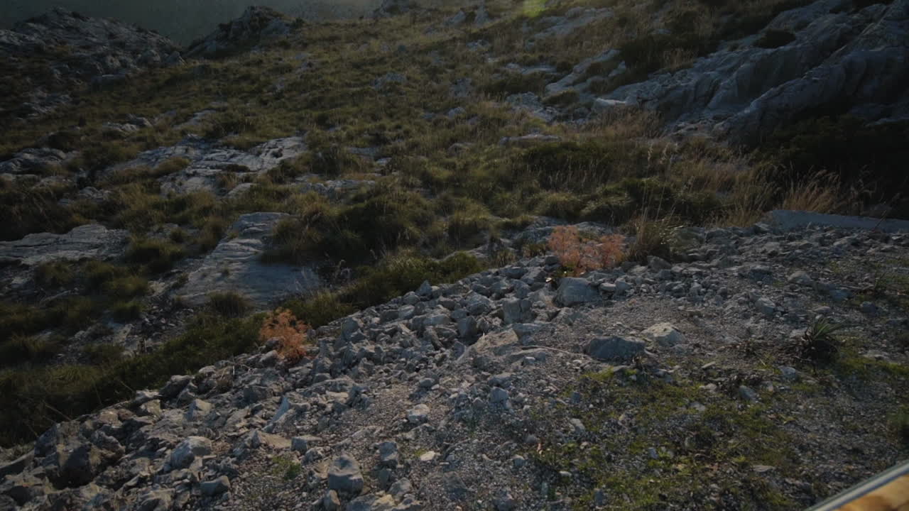 hermoso amanecer nublado en las montañas de sa calobra, mallorca