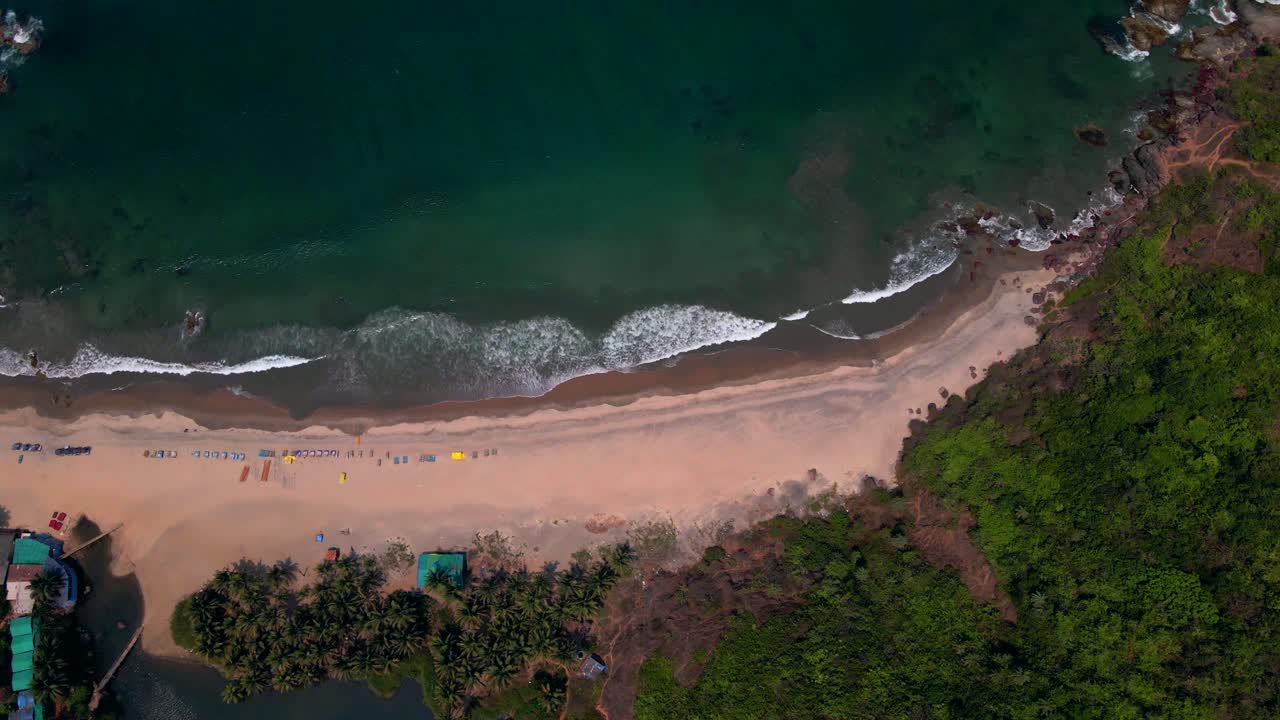 agua dulce lago goa arambol india playa vista superior drone