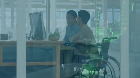 animación de gráficos, mujer diversa sentada en silla de ruedas discutiendo informes con un compañero de trabajo en la oficina.
