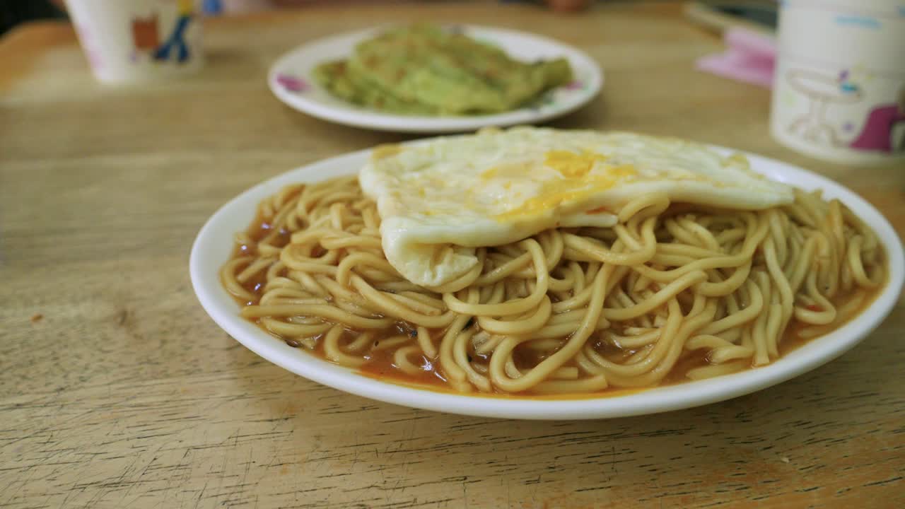 Plain Noodles with Fried Egg on Plate, Taiwanese Breakfast Restaurant, Close Up