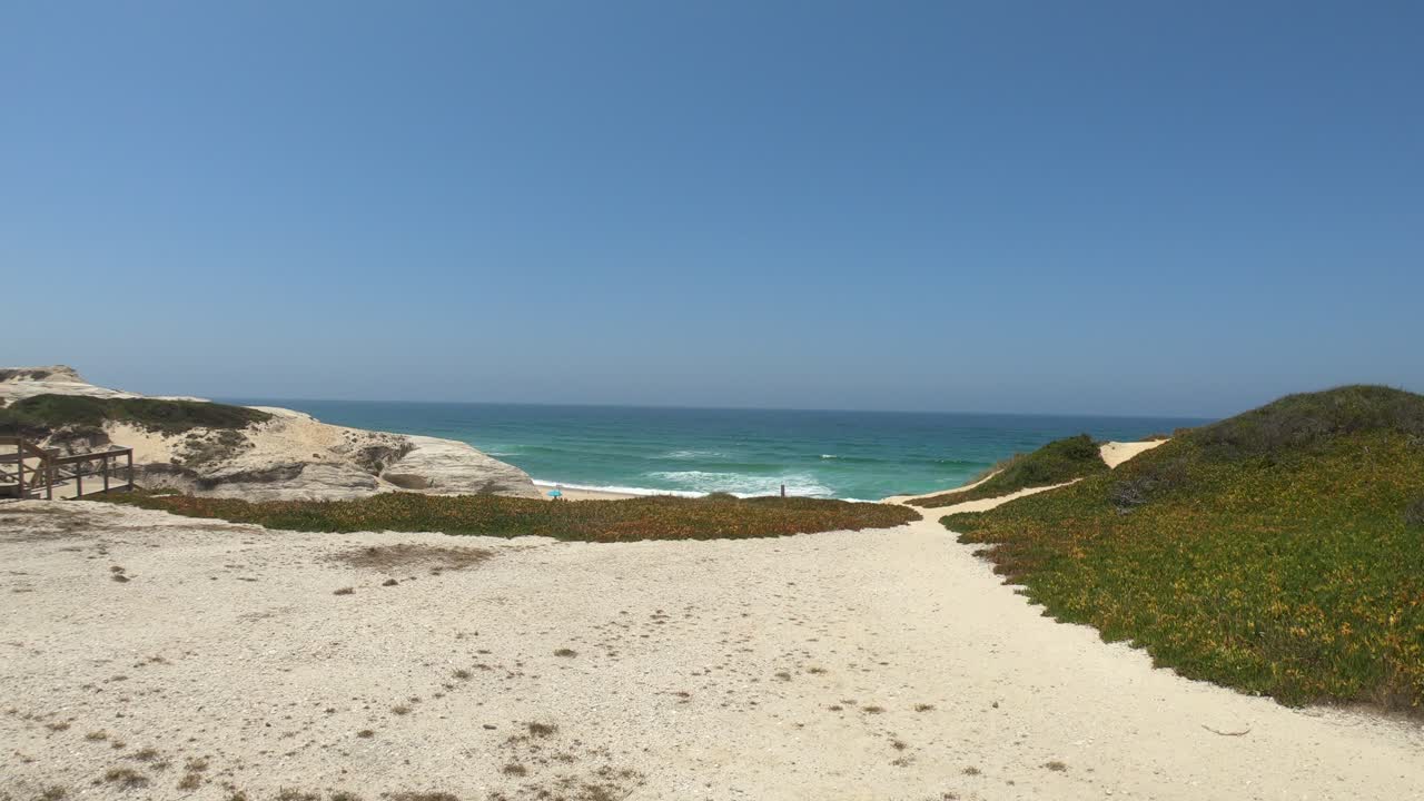 no hay gente día de playa de verano en portugal con océanos sonido grabado con gopro 7 negro en 4k