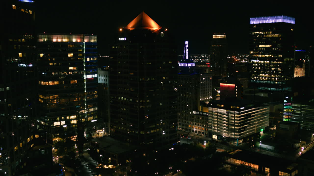 horizonte de la ciudad en la noche