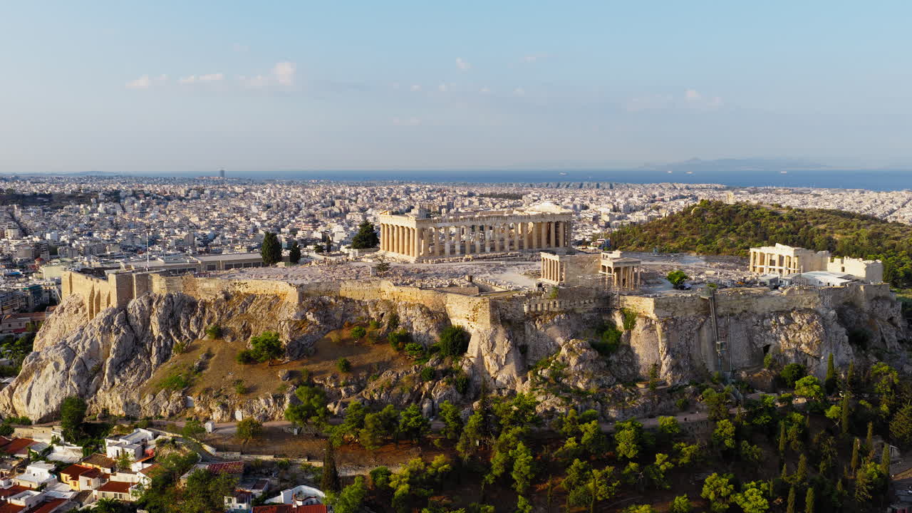 Akropolis i Athen citadel over byen Parthenon Grækenland arkæologisk område, dronebillede