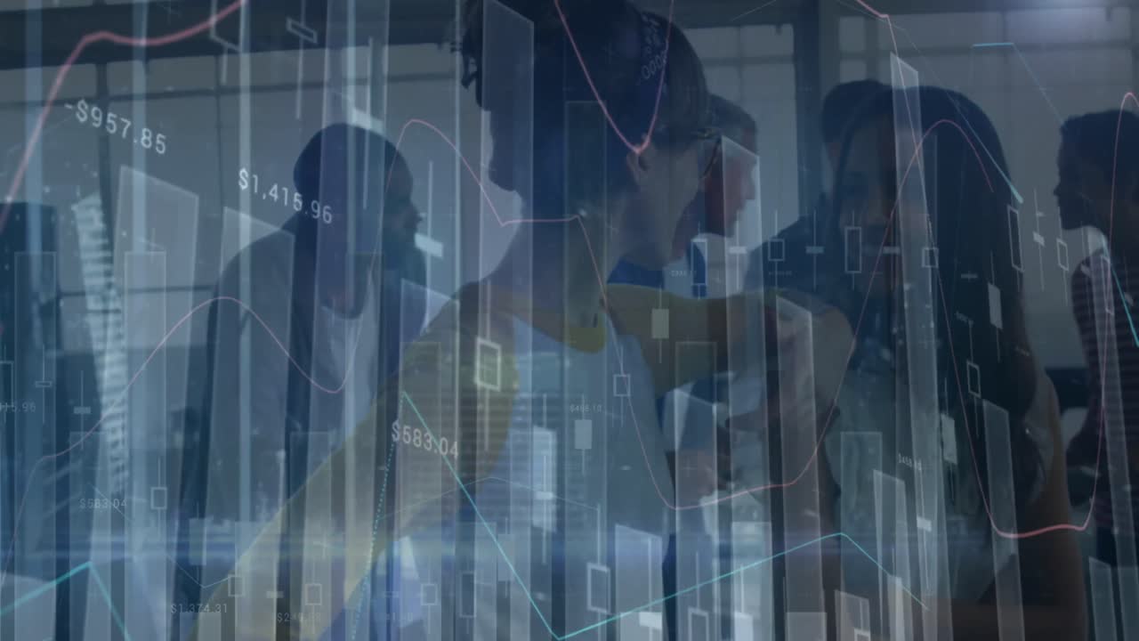 사무실에서 다양한 사업가들에 대한 금융 데이터와 그래프의 애니메이션