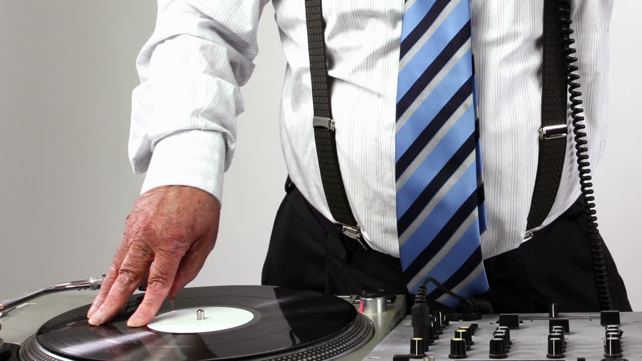 дедушка диджей 20