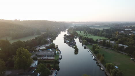 Henley-An-Der-Themse,-Oxfordshire-Bei-Sonnenaufgang