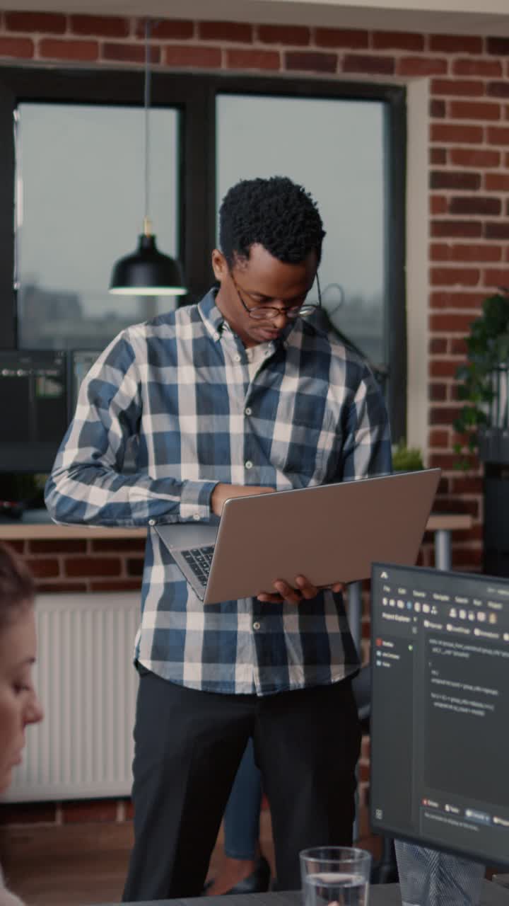 Man holding laptop in office