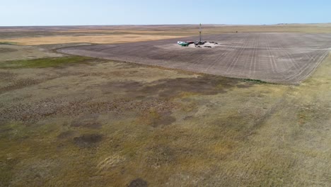 Eine-Hydraulische-Frakturierungsanlage-Am-Horizont.-Drohnenanflug