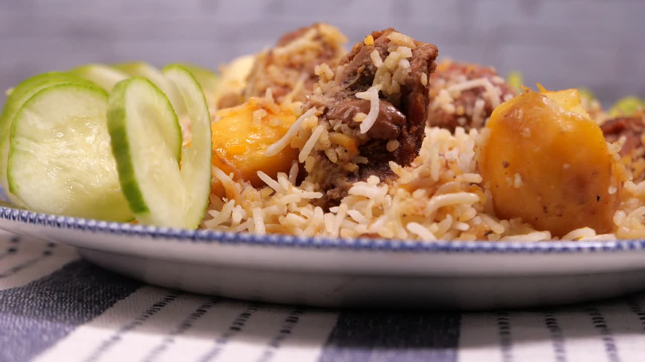 un delicioso biryani de cordero