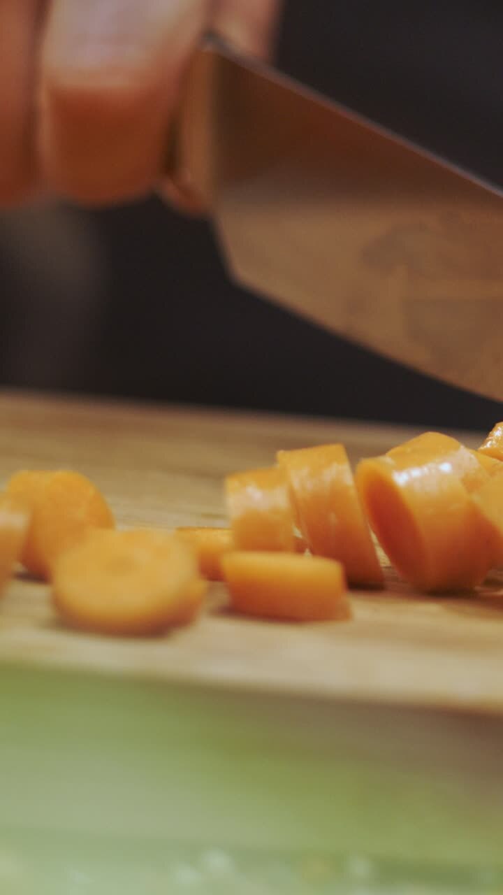 cortar las zanahorias