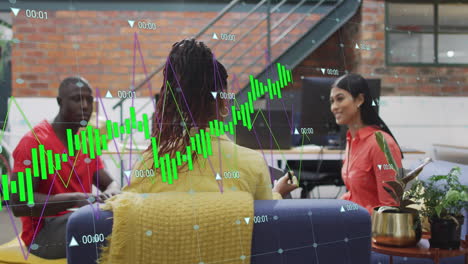 animación del procesamiento de datos financieros sobre diversos empresarios en la oficina.