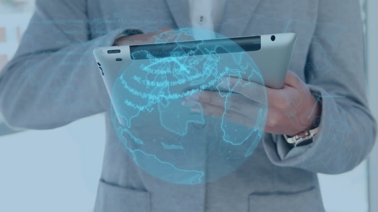 animación del globo azul y procesamiento de datos, sobre una mujer de negocios que usa una tableta