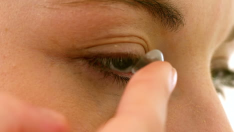 woman about to insert her contact lens