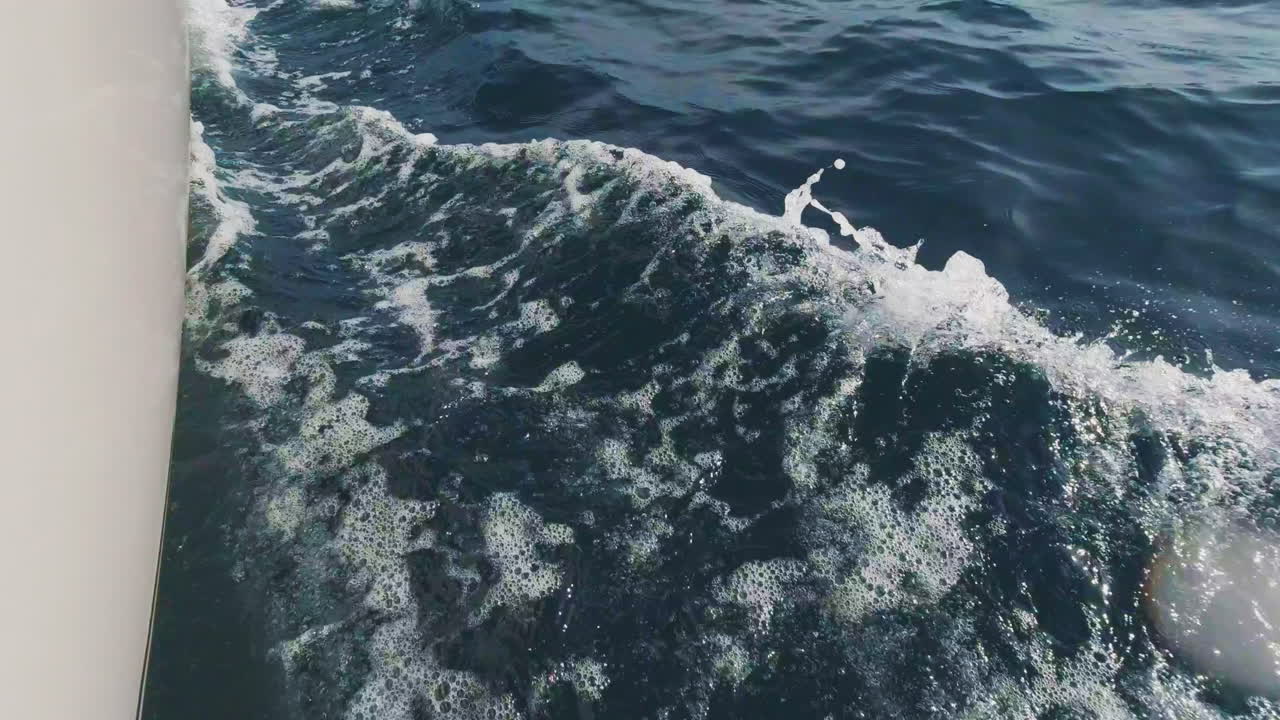 배에서 오는 파도