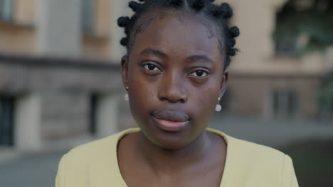 retrato de una mujer joven