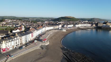 Aberystwyth-Ciudad-Costera-Y-Playa-Noche-De-Verano-Gales-Reino-Unido-Imágenes-Aéreas