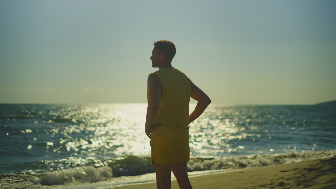 해변에 있는 남자