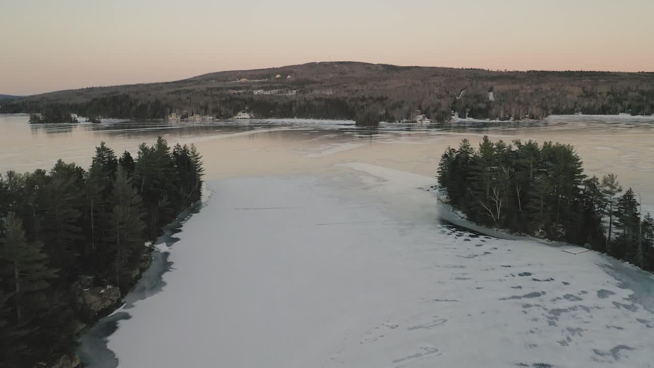 lengua de hielo en el lago moosehead