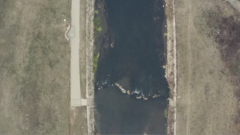 río de arriba a abajo. perspectiva de drones