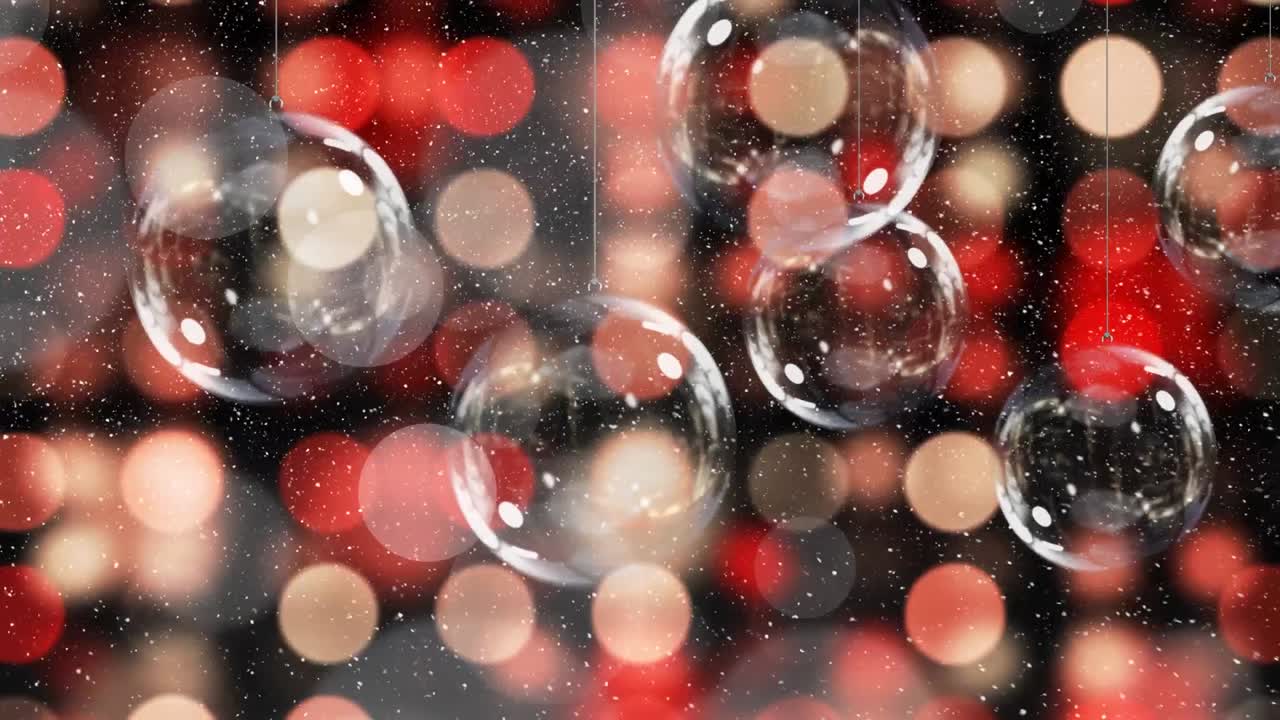 크리스마스 보블 위에 내리는 눈의 애니메이션