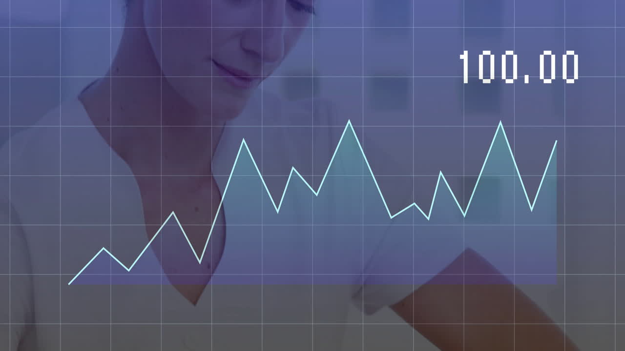 Donna di mezza età che analizza dati in un ufficio tecnologico, con un grafico a linee traslucido che mostra 112
