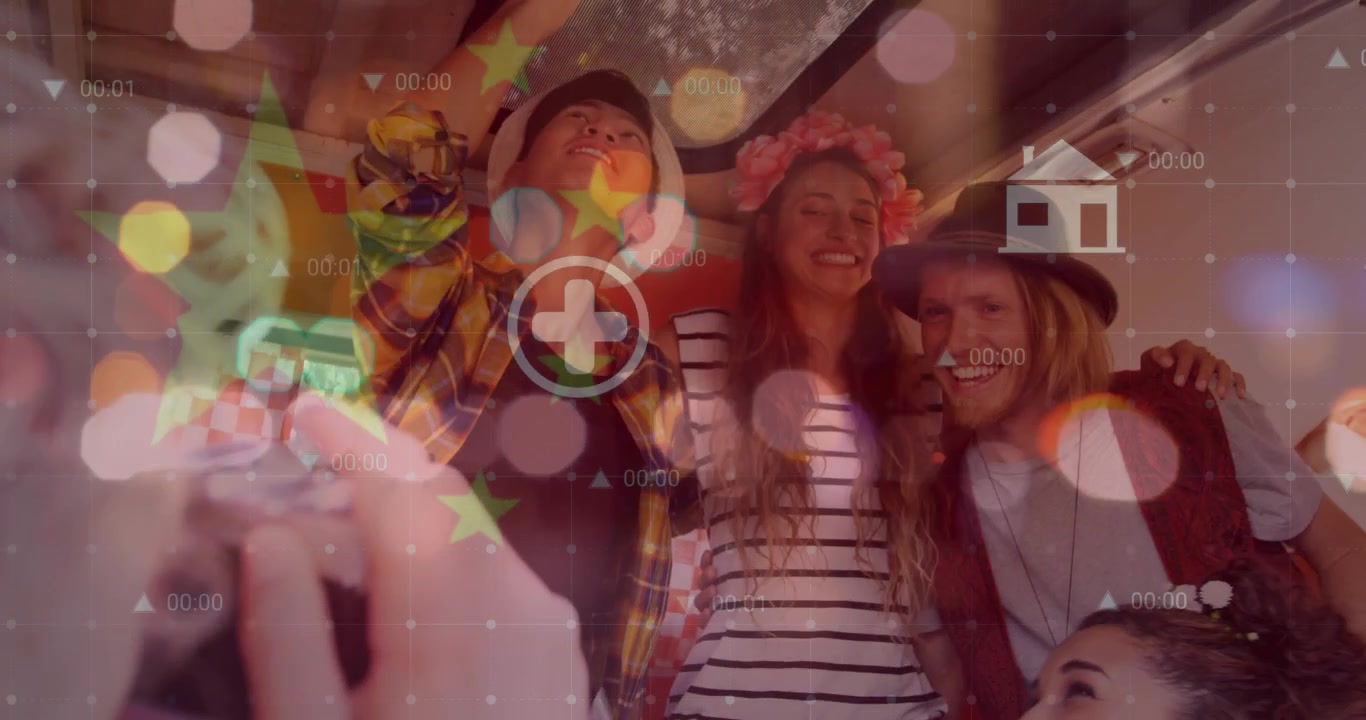 Video digitale mostra tecnologia e networking globali in un ambiente di magazzino diversificato