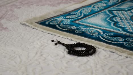 islamic prayer materials prayer rugs and prayer beads,