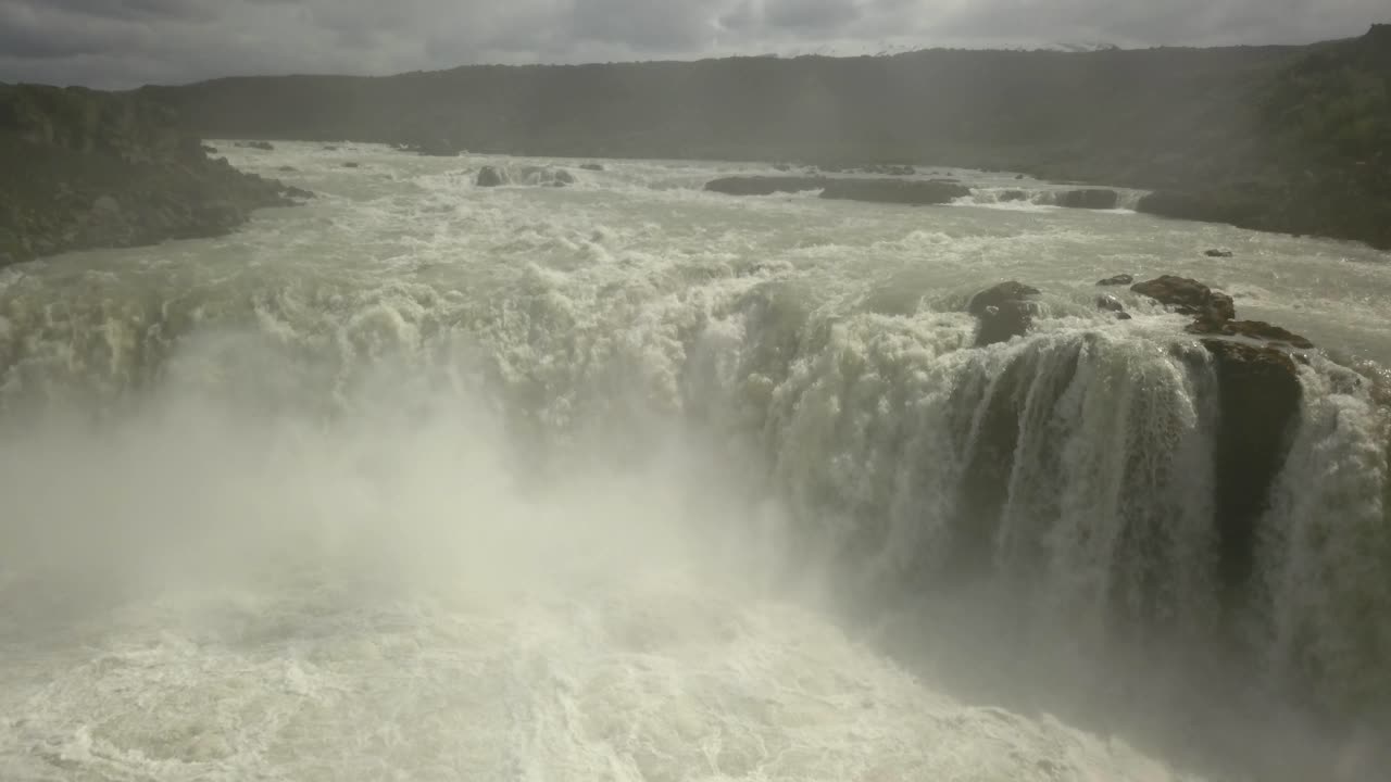 아이슬란드의 강력한 폭포