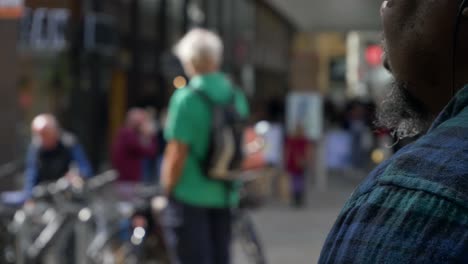 über-Die-Schulter-Geschossen-Vom-Geschäftigen-Bonn-Square-Außerhalb-Oxfords-Westgate-Shopping-Center-01