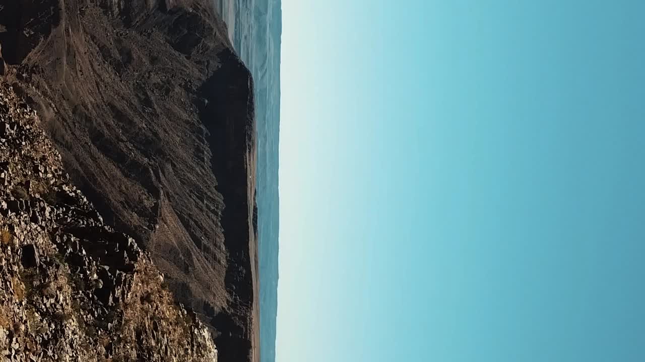 cañón vertical aéreo del río fish en namibia, áfrica