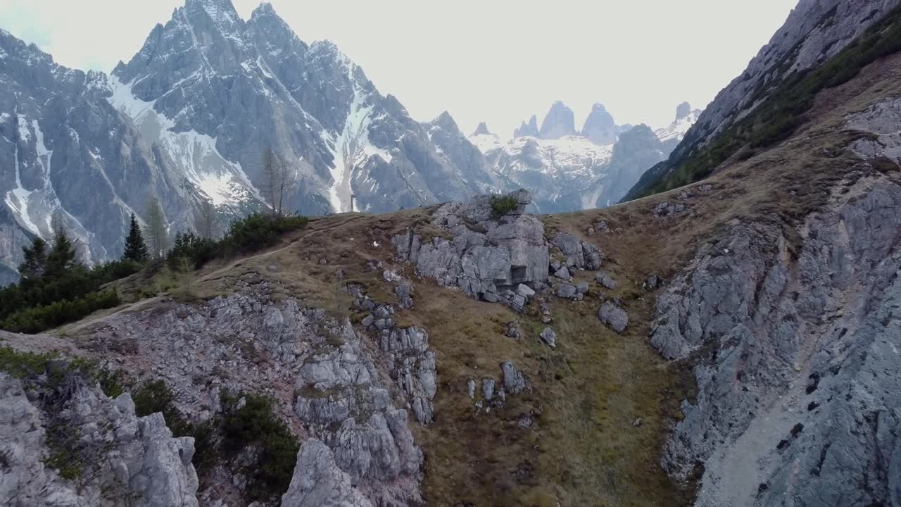 vista aérea de las montañas dolomitas, los alpes, italia
