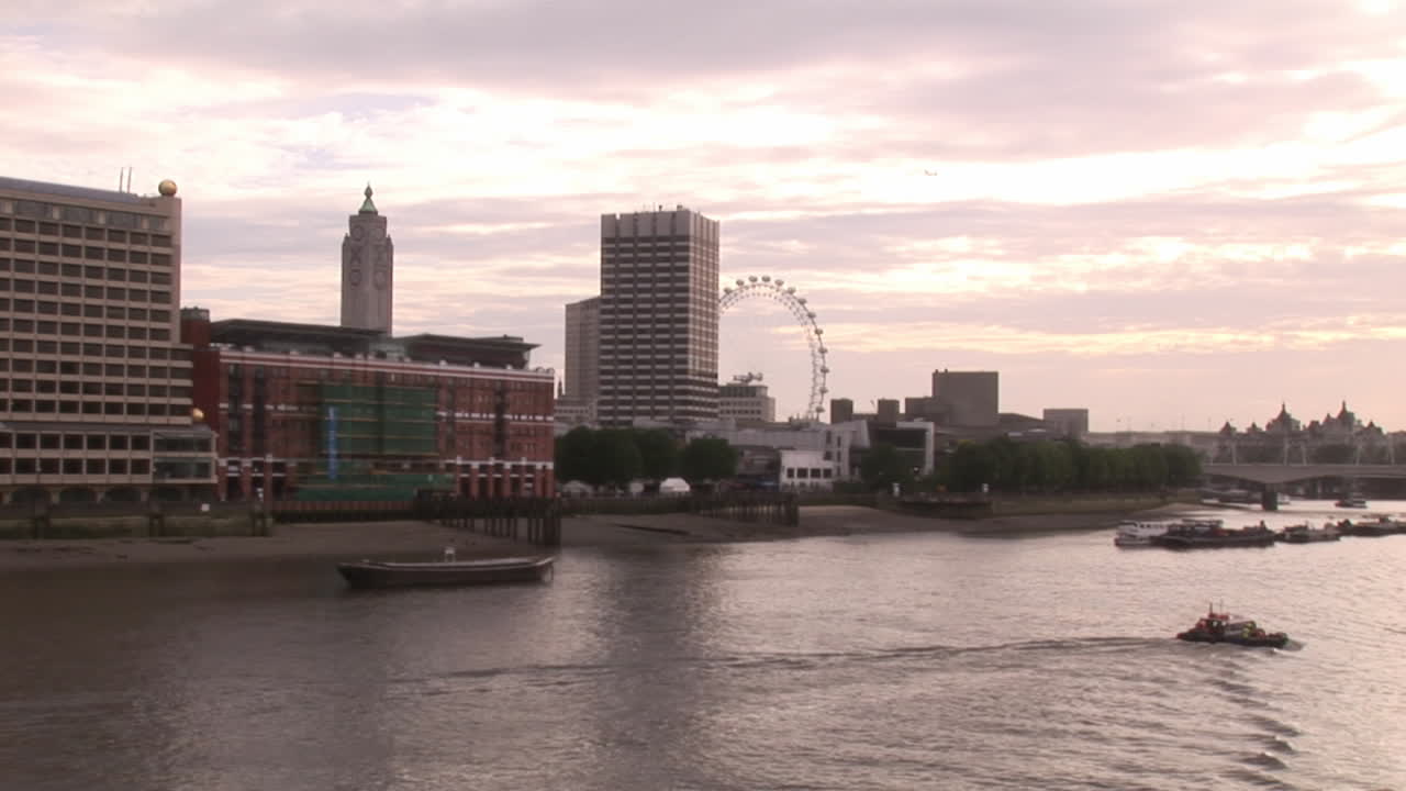 London City and Thames River 1