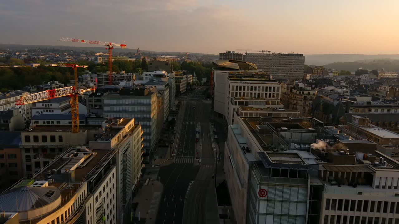Dronové záběry Boulevard Royal za časného rána