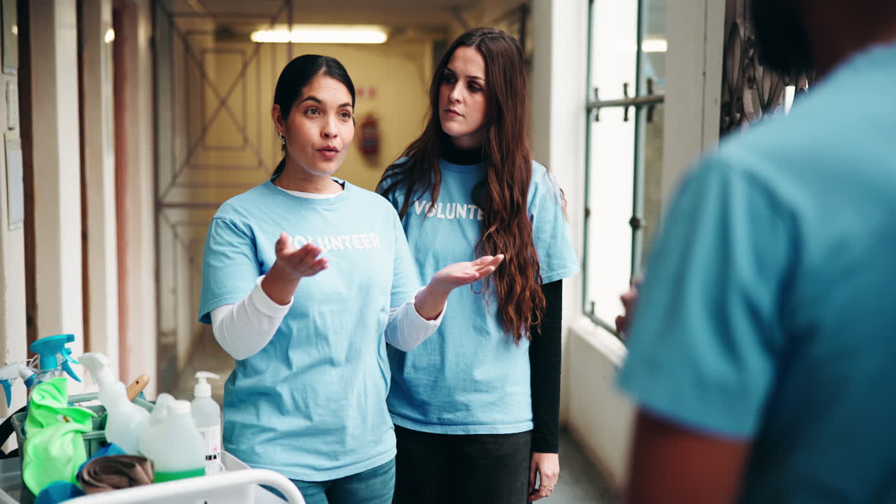 함께 일하는 자원봉사자들